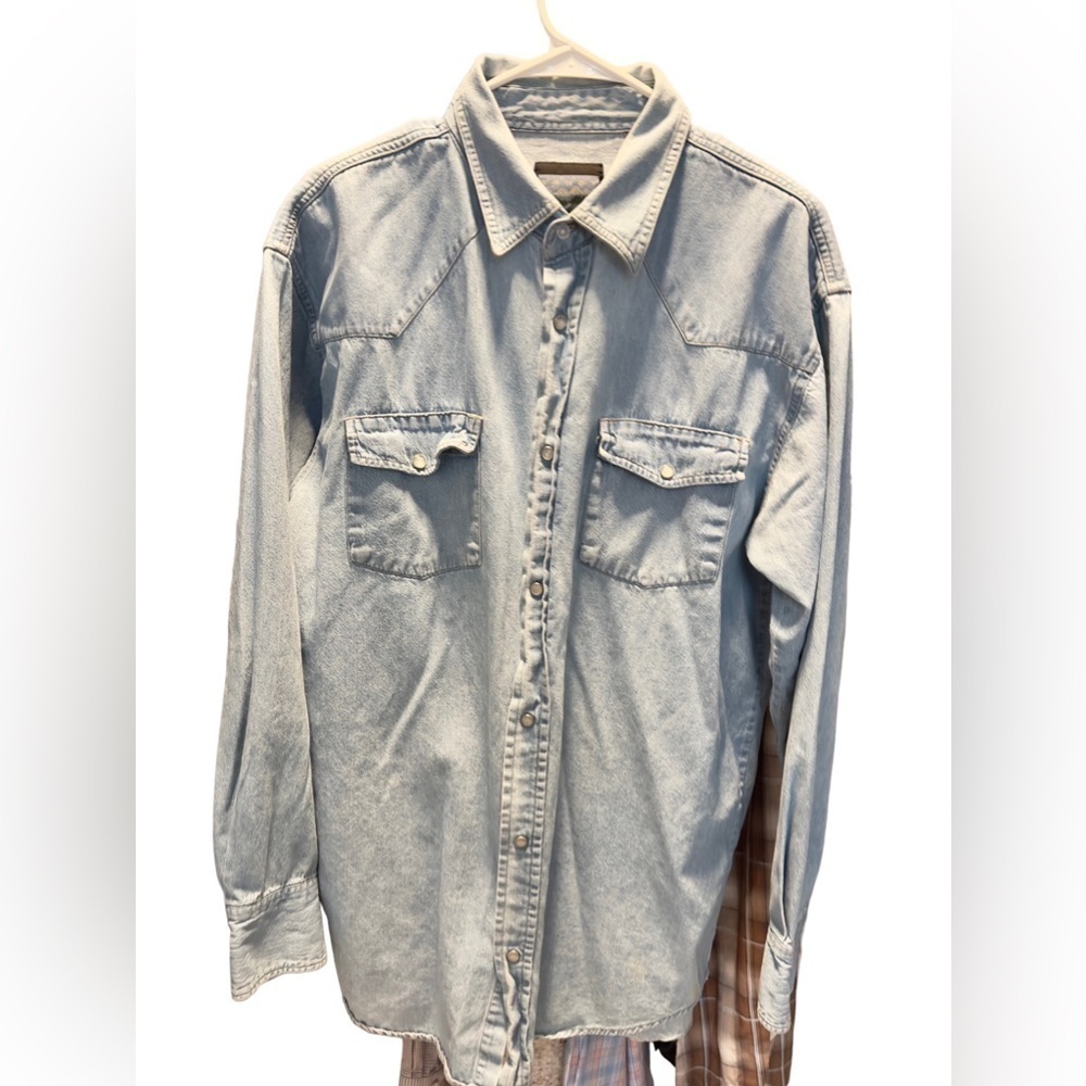 SANDY River , denim long sleeve shirt , pearl snaps , size LT . 23-23-32